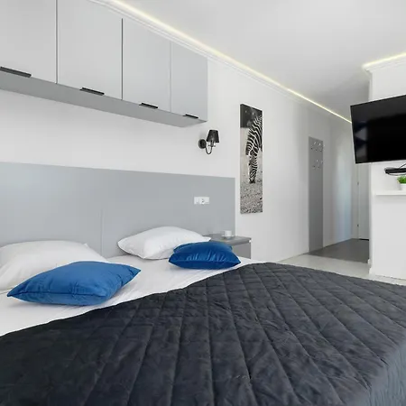 Cosy With Parking & Balcony By Renters Apartamento