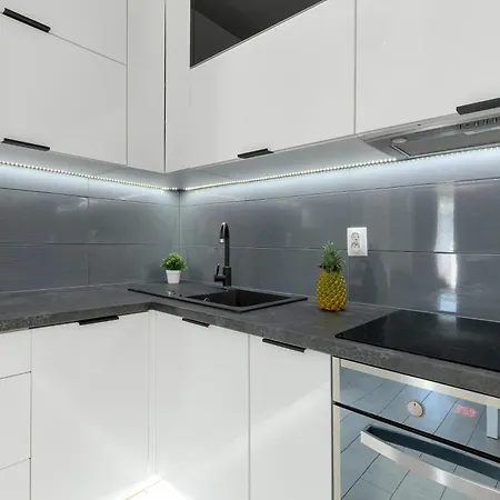 Apartamento Cosy With Parking & Balcony By Renters *