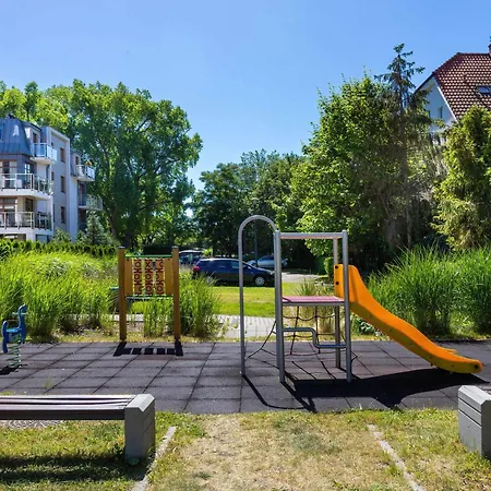 Apartamento Cosy With Parking & Balcony By Renters